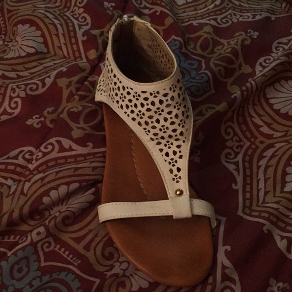 FOREVER 21 Sandals - Picture 5 of 7